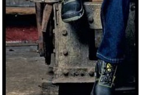 footwearAAB45A50-5153-B876-36AC-FF4220C28BB1.jpg